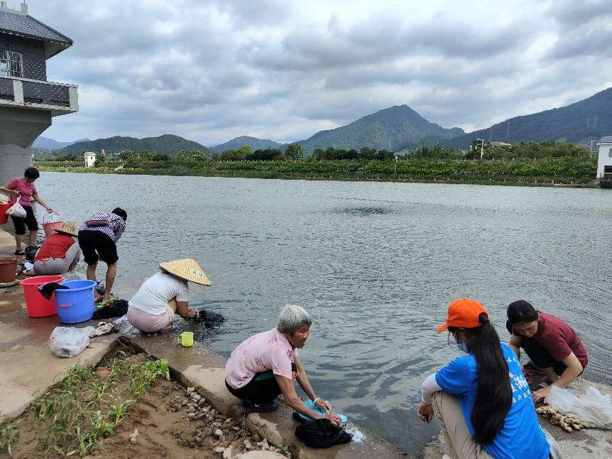 向当地居民了解汛期情况