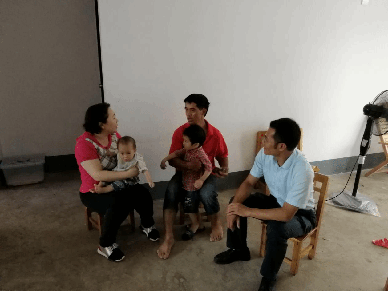 学校党委书记刘晓红深入贫困户家中慰问调研