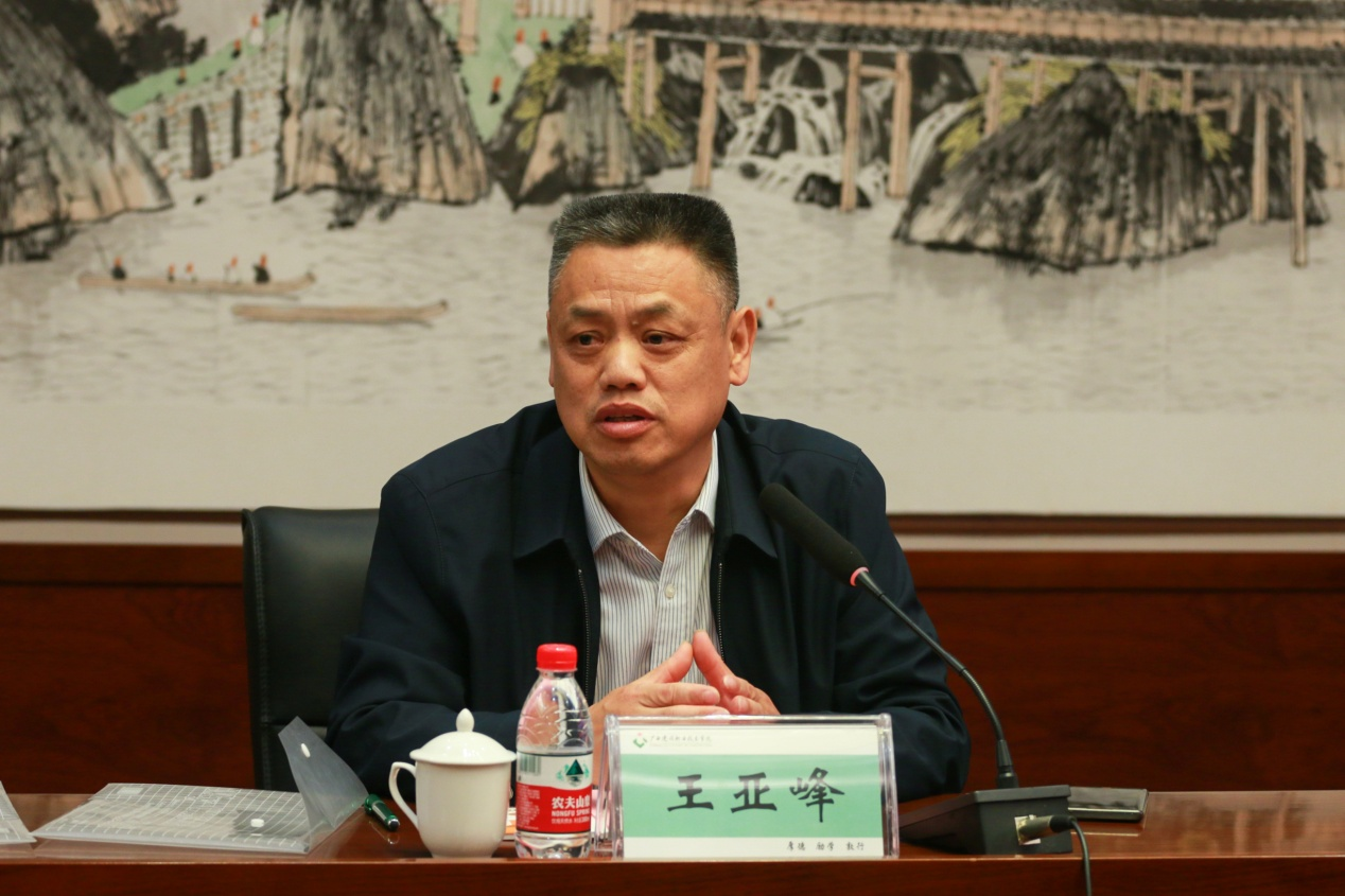 江苏省高校思想政治理论课教学指导委员会分教指委秘书长王亚峰教授在座谈交流会上讲话