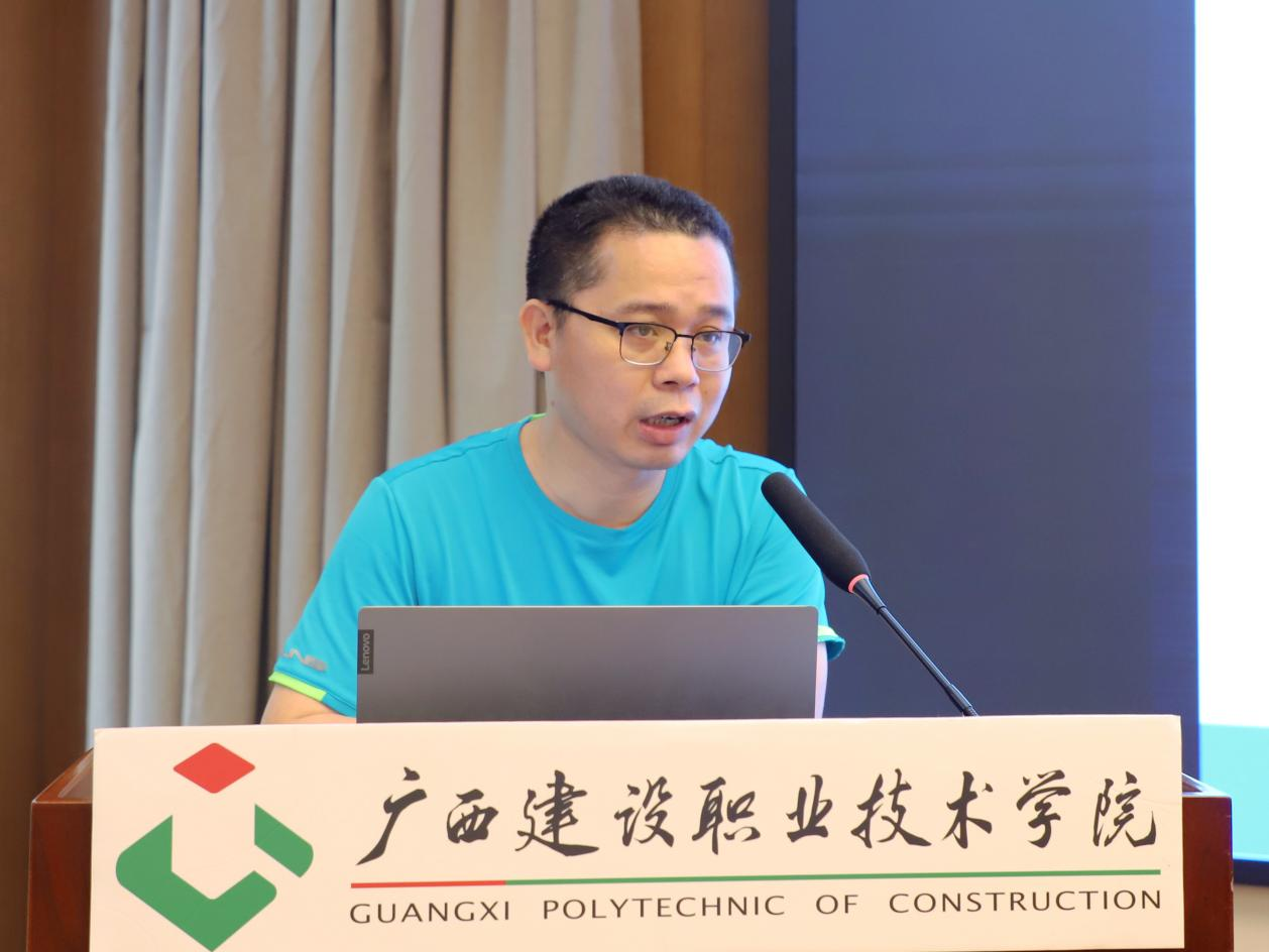 广西工业职业技术学院心理中心主任谭春现发言